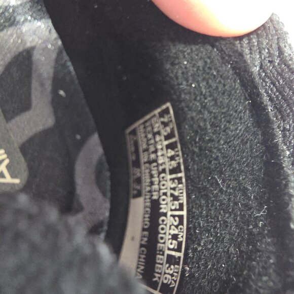 Skechers Classic Fit Shoes Womens Size 7.5 Black Slip On Memory Foam Comfort - Picture 9 of 10